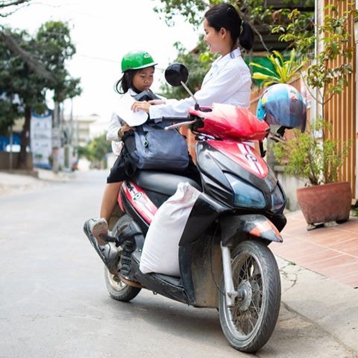 AusCamFreedom's tweet photo. To ensure a girl goes to school every day requires more than just providing her with stationery &amp; books. We have to consider other factors like if she has enough food to stay focused or if her family have the means to feed her.

In response, AFP provides rice monthly to families https://t.co/TCrIiCzL4d