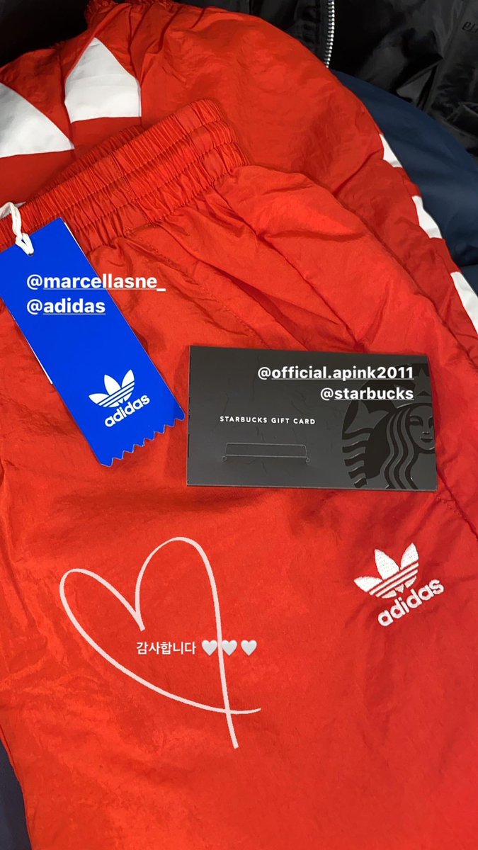 apink giving gifts to the freemind dancers.naeun giving adidas clothes, namjoo with her sugar please items, and starbucks gc from the apink members 