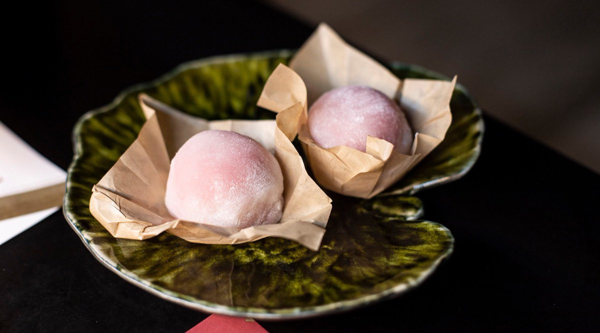 _outofchina's tweet photo. ¡La forma más dulce de empezar la semana... Con nuestros mochis! 😋  Los protagonistas de la foto son los de cereza y mascarpone ✨🍒 #OutofChina #Barcelona #mochi https://t.co/HVIN94E9Mb