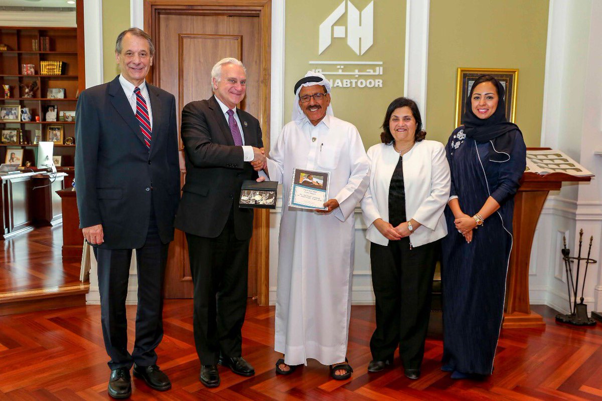 KhalafAlHabtoor's tweet photo. اجتمعت اليوم مع فرانسيس ريتشاردوني، رئيس الجامعة الأمريكية بالقاهرة @AUC ووفد مرافق في مكتبي في #مجموعة_الحبتور حيث اطلعت على أحدث مبادراتهم بمناسبة مرور مئة عام على تأسيس الجامعة، وسعدت بالسماع عن تفوق طلاب منحة خلف أحمد الحبتور في مجال اختصاصهم. https://t.co/UjGiyIiE0b