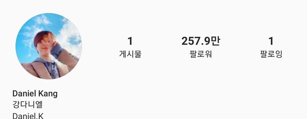 Niel_social's tweet photo. [INSTAGRAM] 020320

Profile information change ->

DANIEL KANG
강다니엘 
DANIEL K

#강다니엘 #kangdaniel #姜丹尼尔 #カンダニエル #คังแดเนียล #커넥트ENT https://t.co/VP4aNn5ERa
