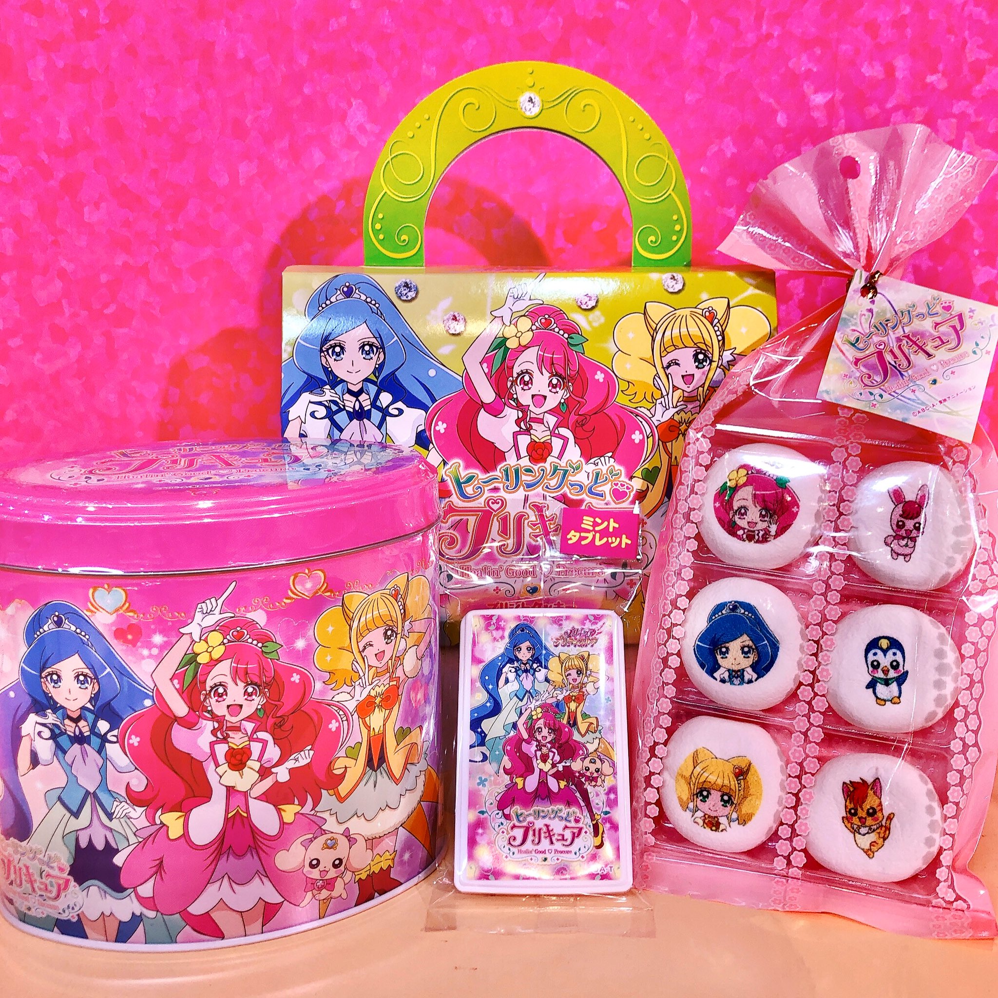 プリキュア プリティストア オススメ商品 プリティストアには可愛くておいしいストア限定のお菓子がいっぱい プリントクッキー 972 税込 チョコクランチ 1 069 税込 ミントタブレット 399 税込 マシュマロ 540