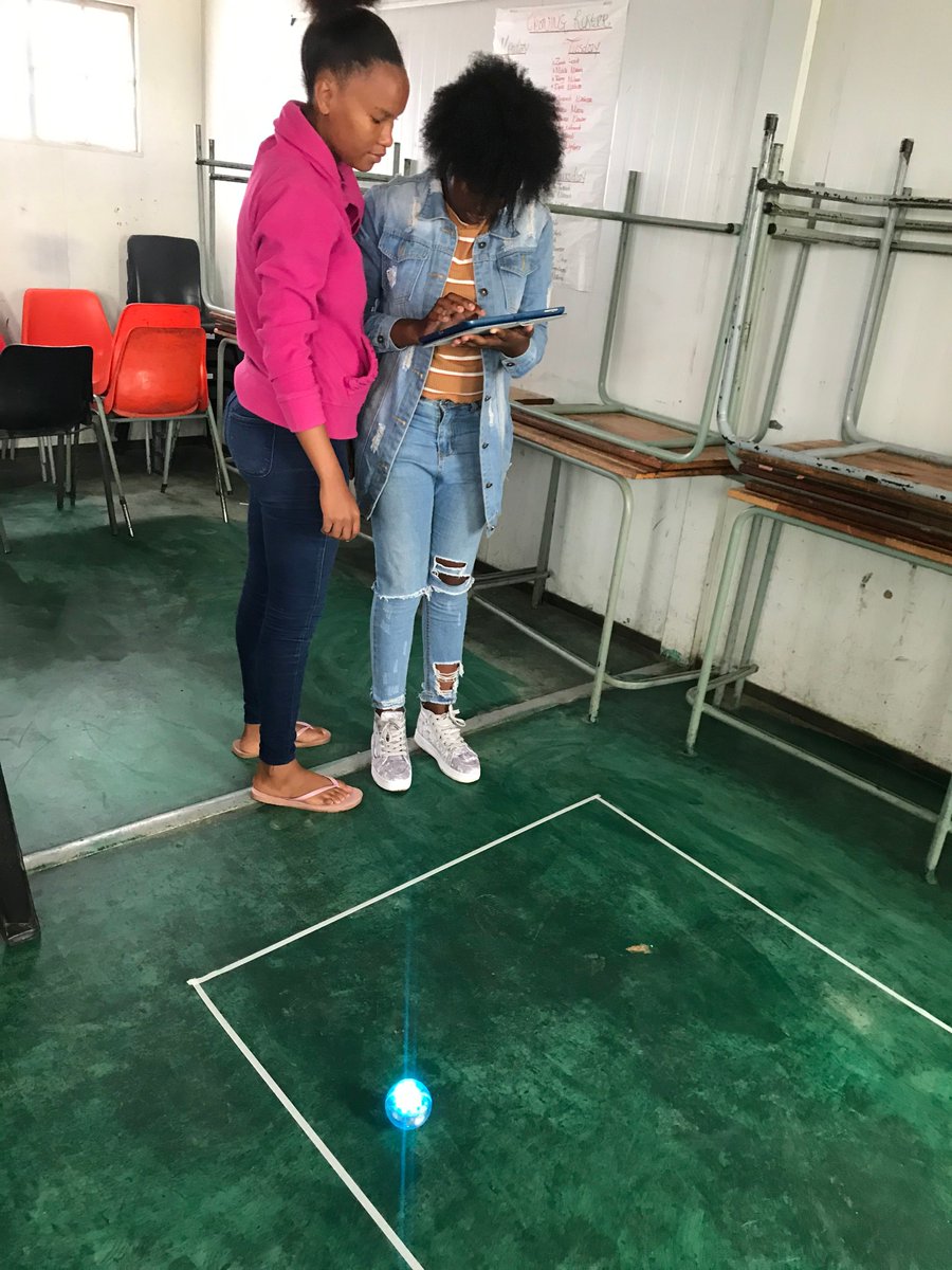 OnsiteGroupZA's tweet photo. Lesson 1 of our digital-savvy Programme at Olievenhoutbosch Secondary School. 

Grade 11 students at Olievenhoutbosch started with the basics of Robotics and coding this weekend. Students were required to code a Sphero ball using the Sphero app. 🤖🎓

#OnsiteRobotics #Robotics https://t.co/T0UL25Y749