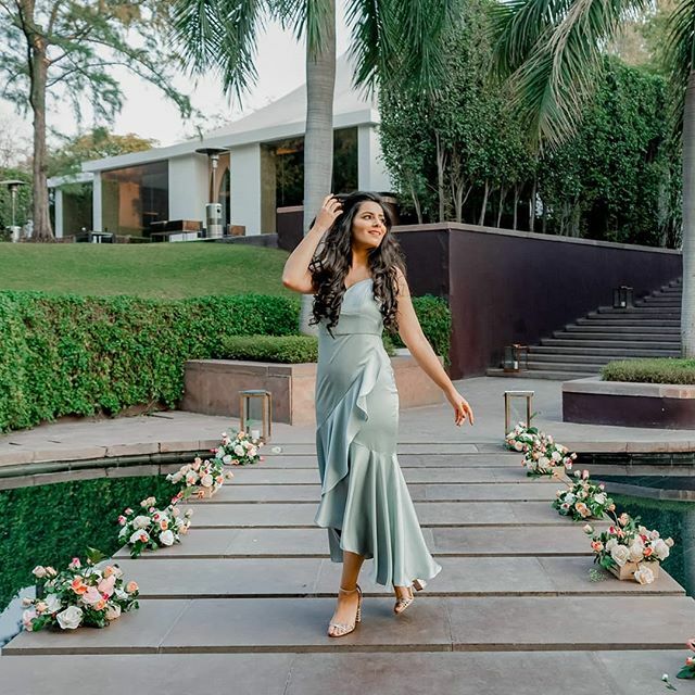 _HeadTilt's tweet photo. Taking a walk on the BRIDE side 💁
_

SWIPE UP from my stories to shop this dress from @forevernew_india's trousseau collection!
.
.
.
.
#ForeverNewBride #ForeverNewTribe #ForeverNewStyle #girlsquad #bridetobe  #bridesmaidsshoot #brunch #funtimes #hap… https://t.co/3LlNN04CX5 https://t.co/qDX1keR0NR