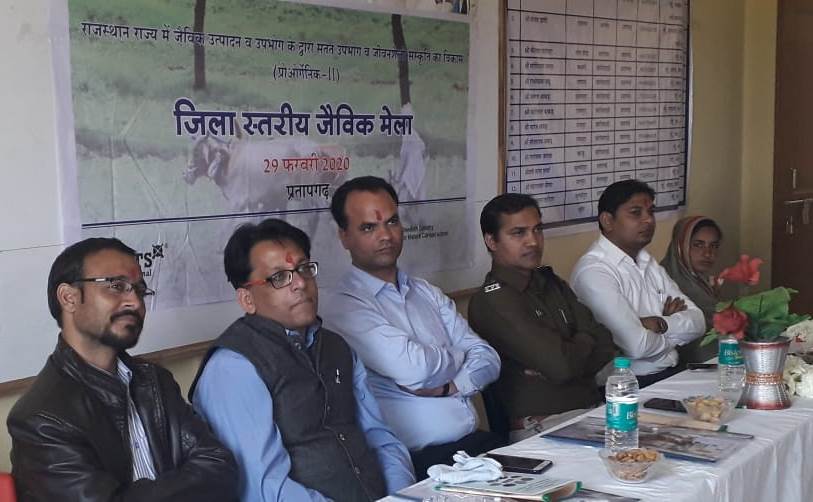 CUTS_CHD's tweet photo. #GoOrganic #GoodForYou #GoodForNature
District Level Organic fair held at #Pratapgarh & #Bhilwara districts #Rajasthan under ProOrganic II Project. #Organic products were displayed by organic farmers. Progressive #Farmers and #Consumers attended during the organic fair. https://t.co/ky6DtNRS2h