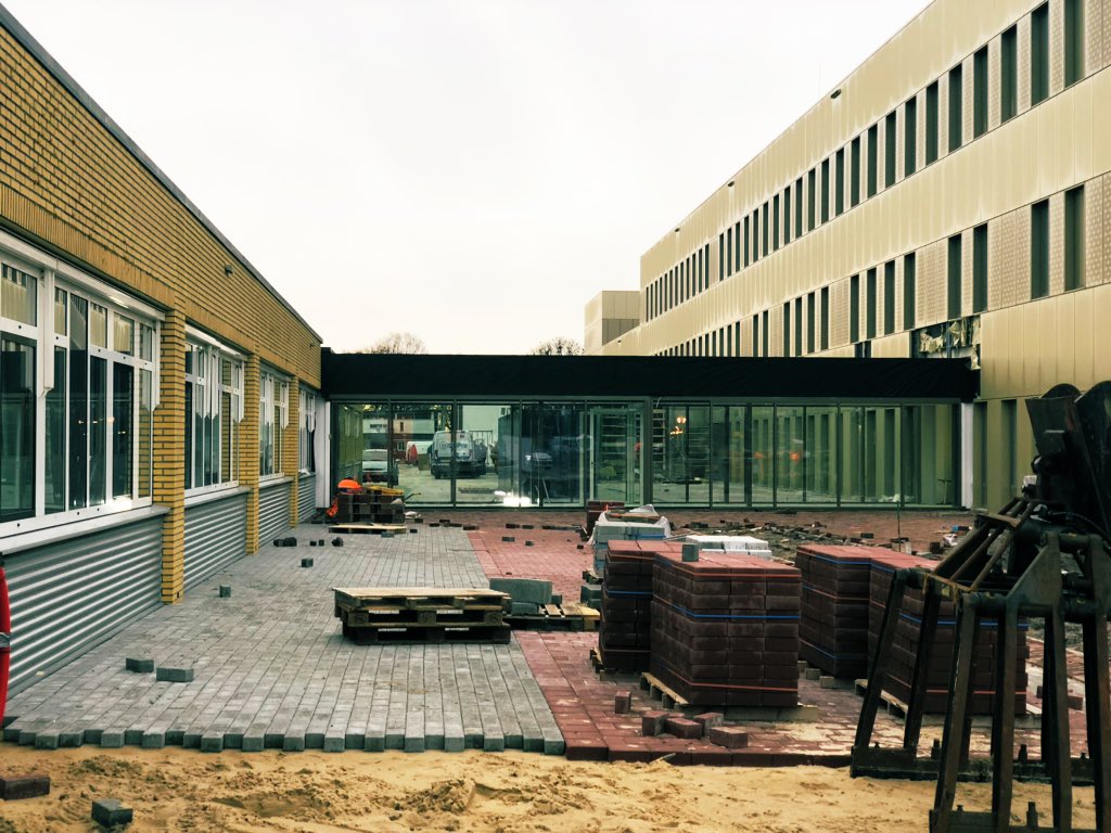 Het terrein wordt aangelegd tussen het Röpcke-Zweers Ziekenhuis en het Saxenburgh Medisch Centrum @DusseldorpISM