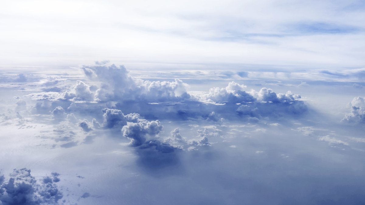 FinnairSuomi's tweet image. Joudumme lopettamaan päästöhyvitys- ja biopolttoainepalvelumme, koska se on katsottu rahankeräyslain alaiseksi toiminnaksi, jota yritys ei voi tarjota. Tuomme jatkossa päästövähennykset osaksi lentolippuja, jotta asiakkaat voivat edelleen pienentää lentojensa päästöjä.