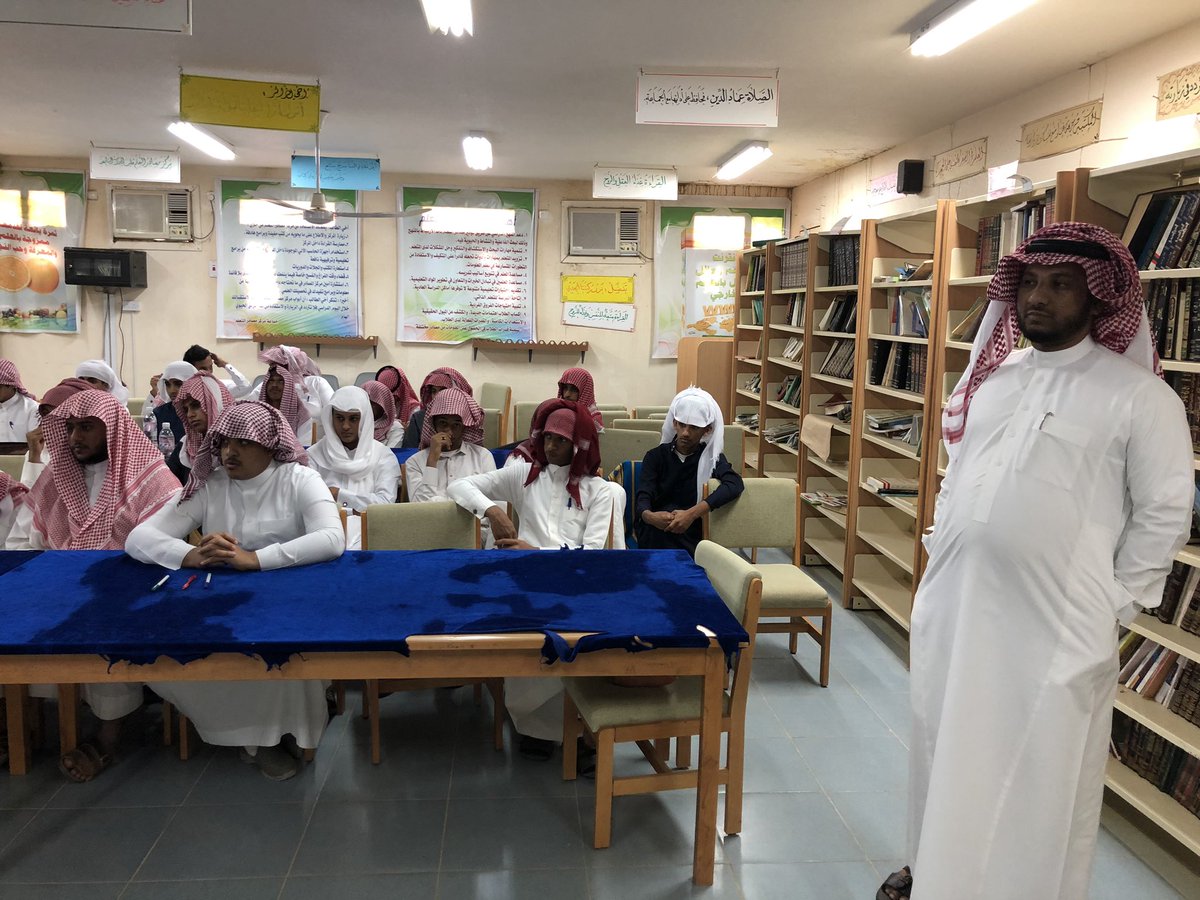 mabir18's tweet photo. # يحدث الآن بمقر مركز مصادر التعلم دورة كيف تختار تخصصك الجامعي ؟ يقدمها الدكتور أحمد الخالدي @alkhaldi558 https://t.co/NJa2DX4aAR