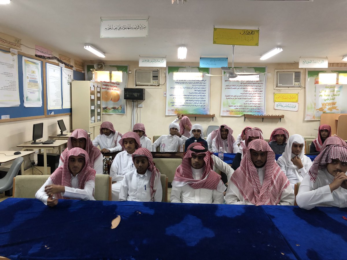 mabir18's tweet photo. # يحدث الآن بمقر مركز مصادر التعلم دورة كيف تختار تخصصك الجامعي ؟ يقدمها الدكتور أحمد الخالدي @alkhaldi558 https://t.co/NJa2DX4aAR