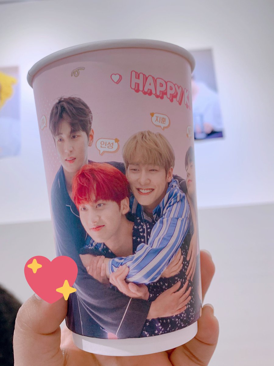 jaejoong's tweet photo. 💕💕💕너무 귀여워어어오어💕💕💕💕
4주년 추카해요
#HAPPY_KNK_DAY #EVERY_LETTER_I_SENT_YOU #크나큰짱짱 https://t.co/nZPaBMl9Kz