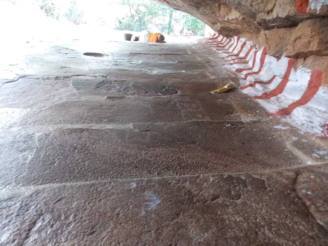 Keezhavalavu , tamilnadu Contains The sculptures of tirthankara & invaluable Tamil brahmi Iinscription which date backs to 3rd Cent BCE and entire site could house upto 100 jaina monks . The tamil Brahmi inscription States that "Ubasan Thodila Von Kodu Paliyi "  #reclaimtemples