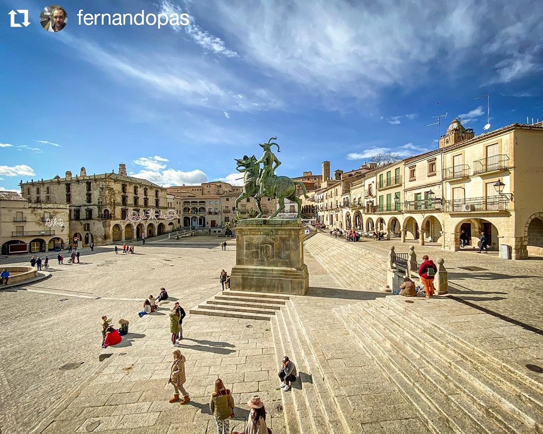 Turismo_DipCC's tweet photo. ✔#RinconesxDescubrir en la Provincia de Cáceres, Plaza Mayor de #Trujillo, uno de @lospueblosmbe, foto en Instagram de #fernandopas 👏🏼👏🏼👏🏼

PROVINCIA DE CÁCERES
✔#ColeccionaMomentos https://t.co/inGJcX8tpd
