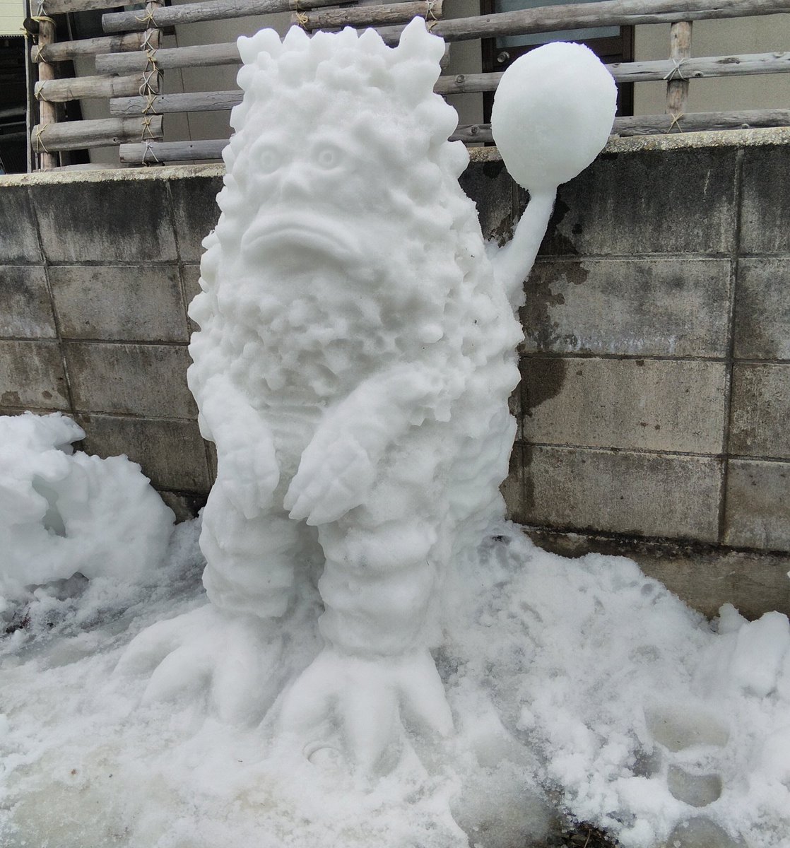 怪獣無法地帯
#ウルトラマン #ピグモン #怪獣 #pigmon #雪像 #一人雪祭り #雪だるま職人 #雪だるま #snowart #snowman #snowsculpture #snowcarving