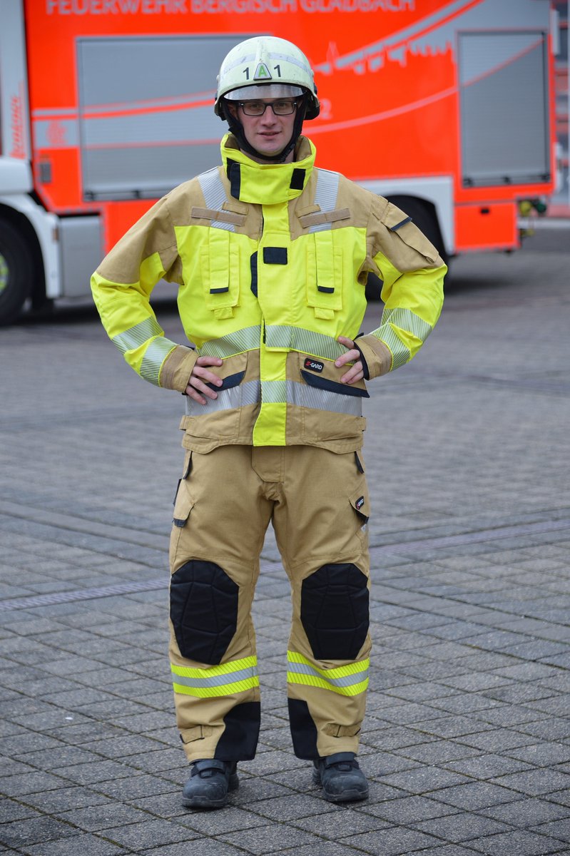 FeuerwehrGL's tweet photo. Wir dürfen vorstellen: Unsere neue Einsatzbekleidung. Alle Infos unter: https://t.co/7bHYn9Itx4 #gl1 #einsatzfürGL https://t.co/VuSRFu9I0k