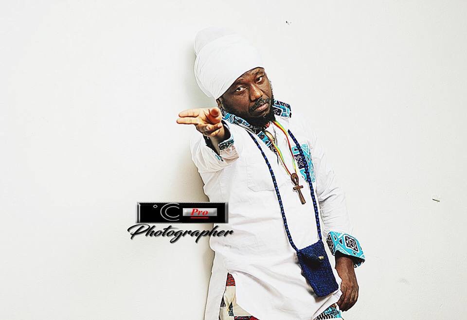BAfibi's tweet photo. The Monday edition of the #TaxiDriverShow pon @zylofon1021fm with the #Gagamel #Gunguru #HistoryTeacher @Blakkrasta Blakk fi de fire 🔥 works @Teejay63 @BORBOR_SLY @KuchokoRev @nat_ebube @larrykreal @The_Evangelist3 @gumahdok https://t.co/tOZ3jfSRZt