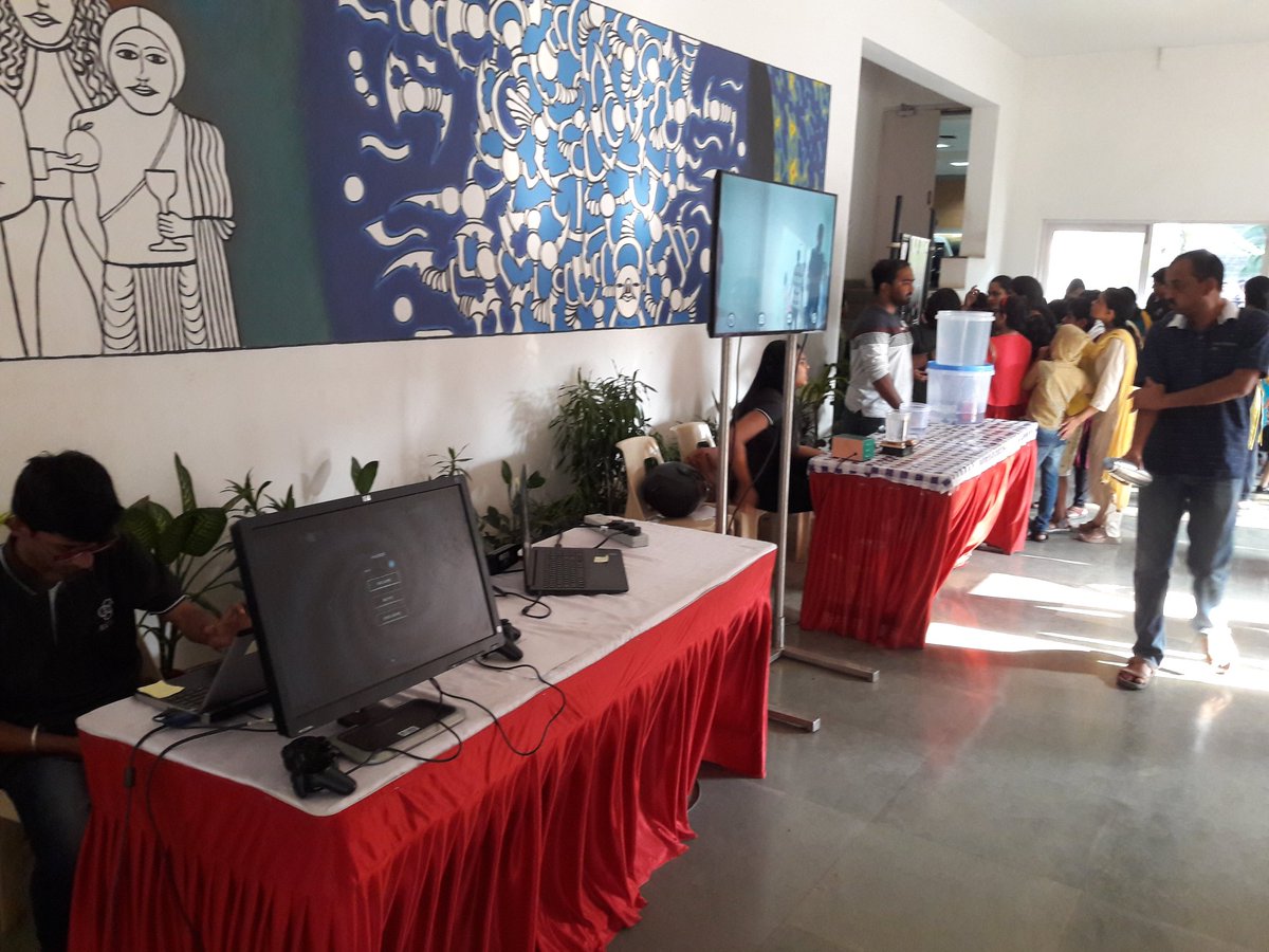 GilesHammond2's tweet photo. great series of gravitational wave exhibits at india national science day @IUCAApune  @LIGOIndia  @UofGravity https://t.co/5ExsFyNSPi