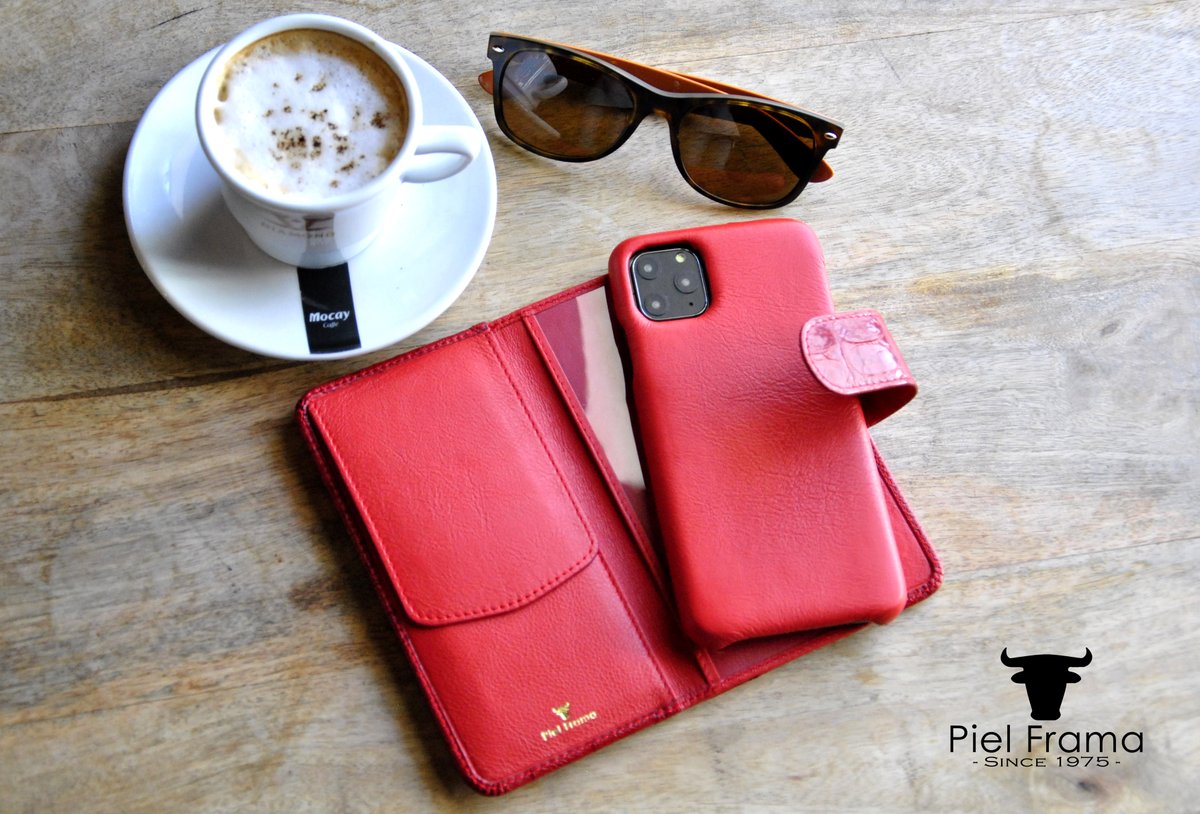 PielFrama's tweet photo. Piel Frama te sienta bien.
Lleva tu estilo a cualquier parte.
Modelo Wallet Magnum en cocodrilo rojo.
https://t.co/crDEkvulyY
#piel #funda móvil #estilo #iphone https://t.co/uuXOLA88gu