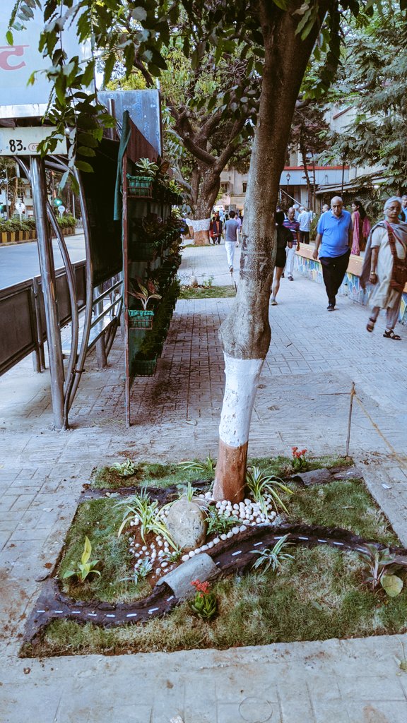 rakhiajoshi's tweet photo. @mybmc wonderful to s ee this beautiful innovation at a bus stop on cadell road, shivaji park. Simple ideas beautiful execution! #greenmumbai https://t.co/ervfoFVo0N