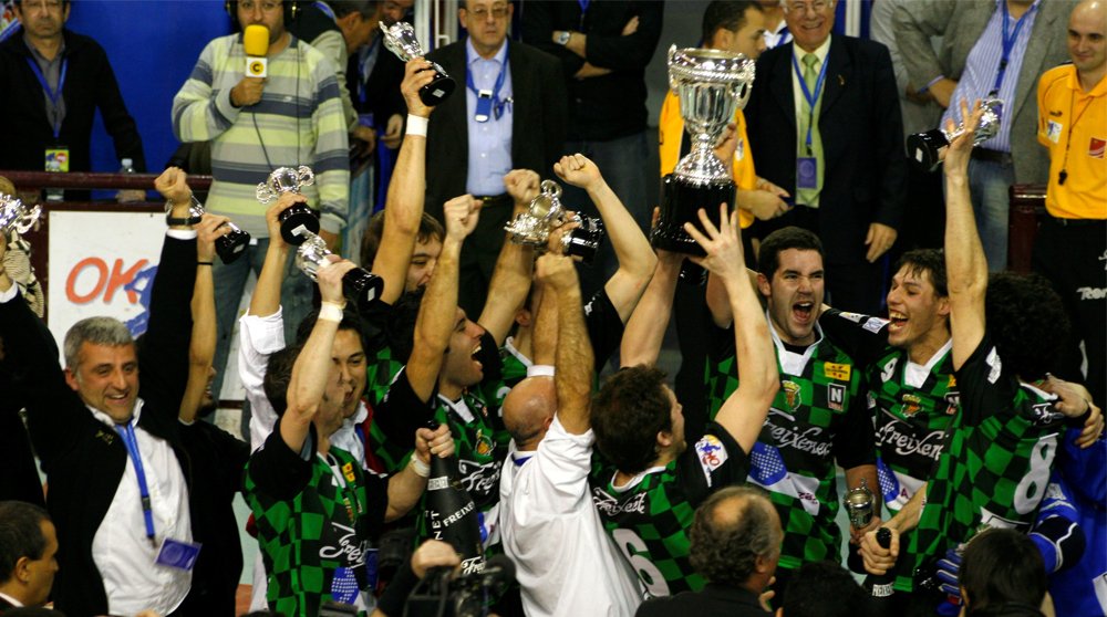 cenoia's tweet photo. 🗓️⏪ #AvuiFa 12 anys (2/3/2008) el @CENoia @Freixenet guanyava la 2a #copaOK a Igualada, superant el @clubpativic als penals. L'únic gol de la tanda el va fer Pere Varias, actual entrenador. Pel camí van superar al @HockeyclubLICEO (3-1) i @blaneshc (3-2).

#somNoia #santsadurni https://t.co/SRyfNTWdwf