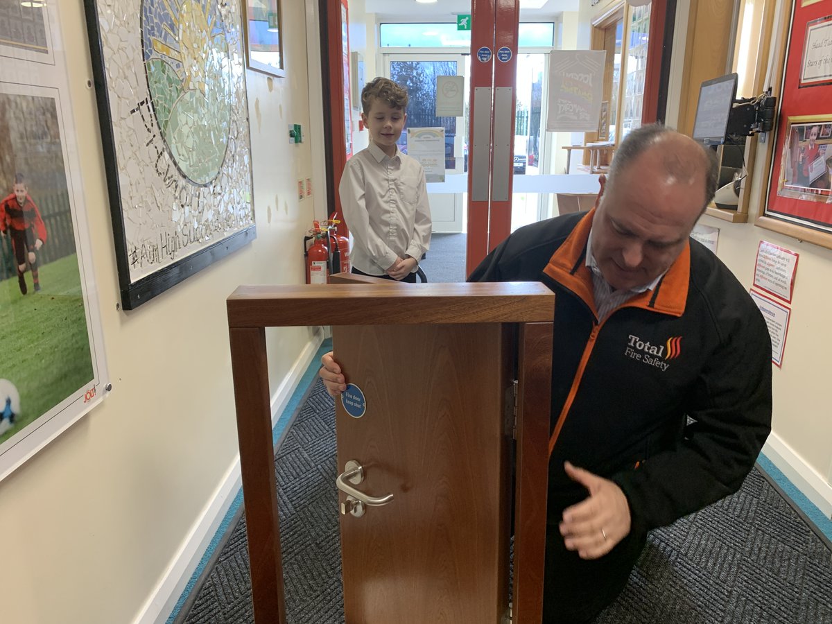 WMPrimary's tweet photo. WOW! A special presentation from @totalfiresafety for a @WMPrimaryY3 superstar! A brilliant and very gratefully received gesture 🔥🔥🔑🚪🔑🚪 #AimHighSucceedBeHappy https://t.co/Pk5bUdhsxU