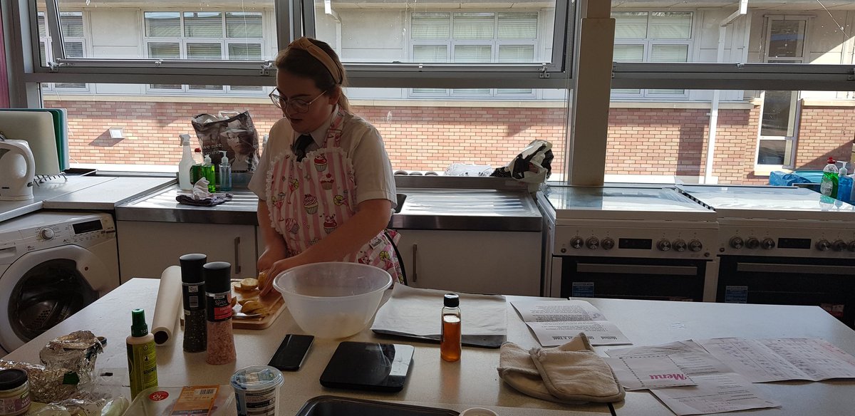 StreetlyHFC's tweet photo. The Aldridge Rotary Club Young Chef Competition has begun. Good luck everyone. https://t.co/wI8NIXci2j