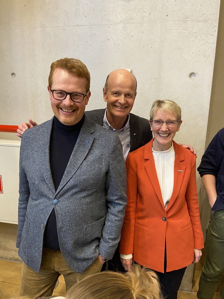DahlbergK's tweet photo. I dag kickstarter @DNVGL #UNThemeWeek @NTNU. @SvenMollekleiv appellerer til fullsatt sal med fremtidens ledere som også er dagens ressurser. @hammer_lin @AnneBorgNTNU @Glette https://t.co/FSZfLJlccm