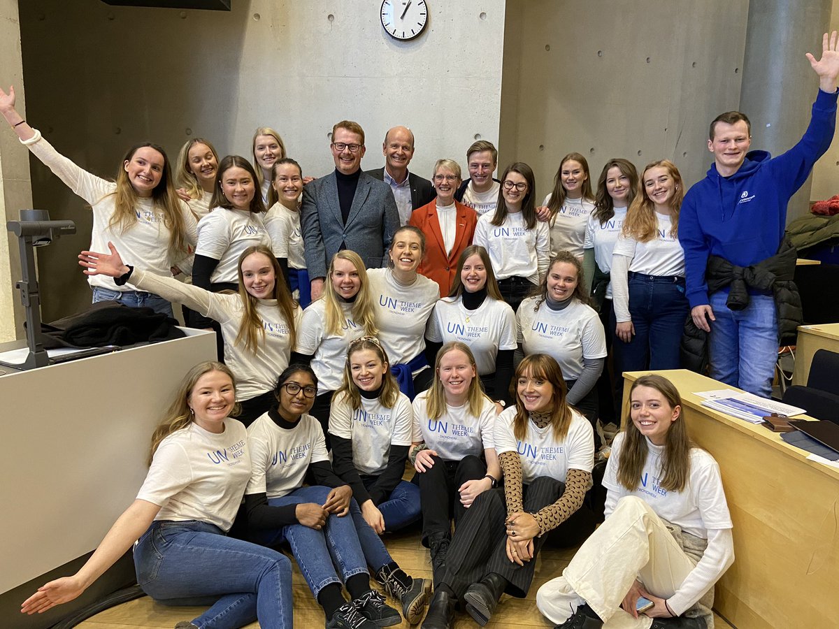 DahlbergK's tweet photo. I dag kickstarter @DNVGL #UNThemeWeek @NTNU. @SvenMollekleiv appellerer til fullsatt sal med fremtidens ledere som også er dagens ressurser. @hammer_lin @AnneBorgNTNU @Glette https://t.co/FSZfLJlccm