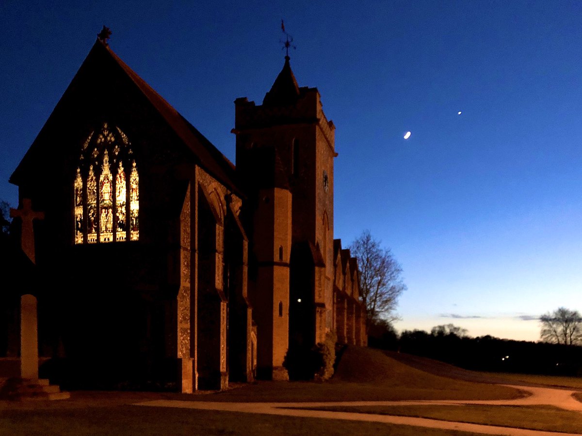 BradfieldCol's tweet photo. Looking forward to our first Leavers’ Compline of the year this evening. Antonia (J) will be looking back on her time at Bradfield later tonight in Chapel #OneBradfieldManyBradfieldians #OBMB #educationforlife https://t.co/LXbDyzLAV4