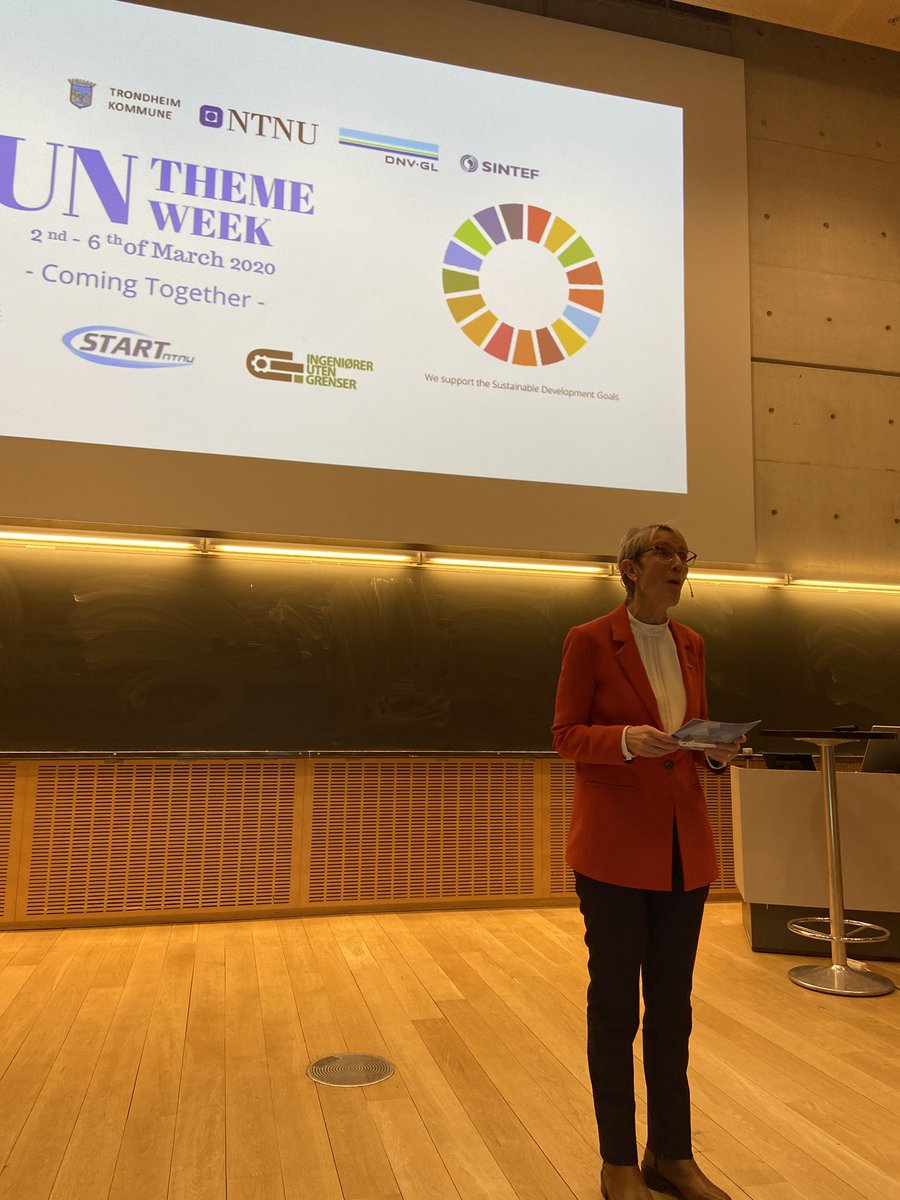 DahlbergK's tweet photo. Ny rektor ved @NTNU - @AnneBorgNTNU - utfordrer studentene fra første stund og ber dem stille krav, være kreative, være utålmodige og holde @NTNU ambisiøse på kvalitet og bærekraft. #UNThemeWeek @hammer_lin @SvenMollekleiv @Glette https://t.co/spQAiph7Oq