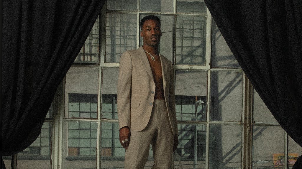DJBooth's tweet photo. Meet @Giveon, the rising star Drake just featured on “Chicago Freestyle.”

READ: https://t.co/64LkmSzAGi https://t.co/0TbCrKNgio
