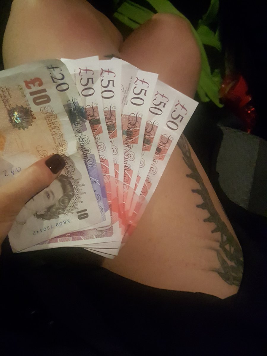 yourgoddessanna's tweet photo. So weak... see you in LONDON 26-27 March, email, only fans, DM to have that privilege https://t.co/JNECRiEn9g https://t.co/tlJphKhGPk