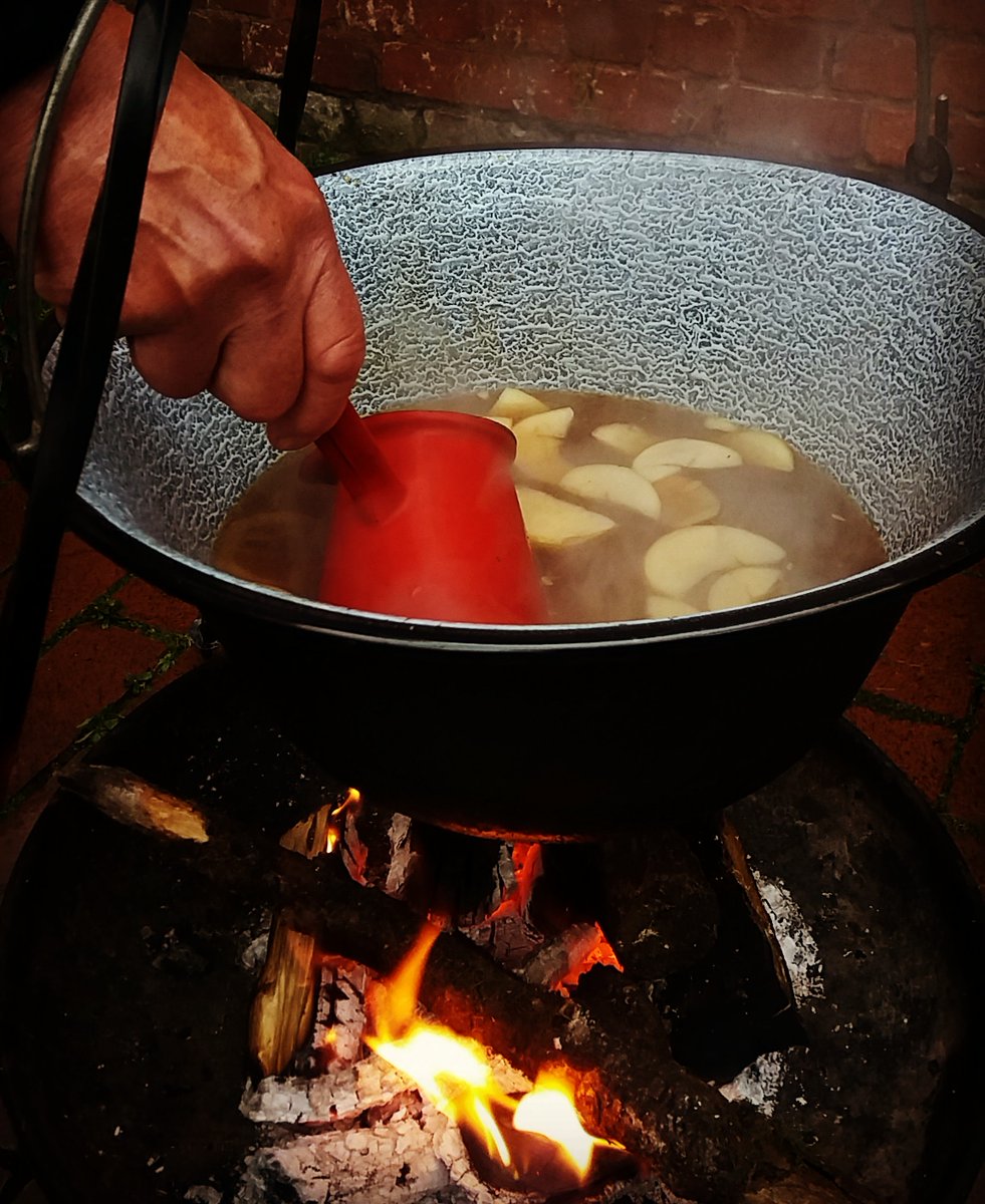 Kotlichcook's tweet photo. New things happening this year so order your #kotlich very soon to stay ahead of the game.  You don't have to cook food in it #mulledwine #mulledcider or even #hotchocolate all those #outdoorevents you're planning, go to https://t.co/AZ6IsfUxvD https://t.co/sVKIA9h76X