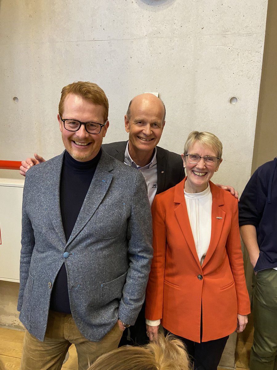 DahlbergK's tweet photo. @Glette fra @Statnett motiverer fremtidens medarbeidere til å bidra til grønn vekst i utslippsfri kraftsektor. @AnneBorgNTNU @SvenMollekleiv @hammer_lin @DNVGL #UNThemeWeek https://t.co/KKmvWItCEf