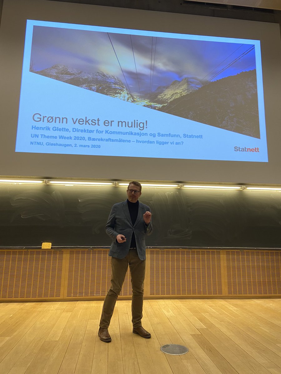 DahlbergK's tweet photo. @Glette fra @Statnett motiverer fremtidens medarbeidere til å bidra til grønn vekst i utslippsfri kraftsektor. @AnneBorgNTNU @SvenMollekleiv @hammer_lin @DNVGL #UNThemeWeek https://t.co/KKmvWItCEf