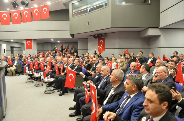 Şube Başkanı <a href="/Ensar_Korkmaz/">Ensar Korkmaz 🇹🇷</a>  İdlib'te gerçekleşen hain saldırıya ilişkin ortak tepkiyi göstermek üzere Gebze Ticaret Odası'nda yapılan toplantıya katıldı.