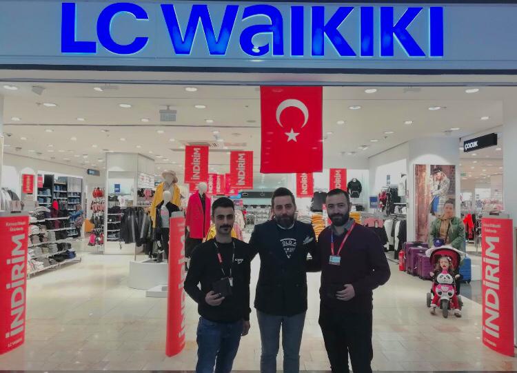 Türkiye'nin giyim sektöründe en seçkin markalarından biri olan ve Geçen  yıla oranla en fazla büyüme gösteren LC Waikiki firmasına Kırıkkale Podium Avm yönetimi tarafından hediyesi sunulmuştur. 🎁 #podium #lcwaikiki #kırıkkalepodium #kırıkkalepodiumavm