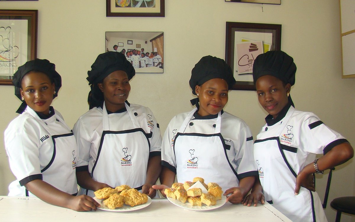 Day1 - #Marchintake has commenced today. They have been equipped with skills of baking Rock buns and Scorns ..
Call or WhatsApp us on 0757310583 / 0780372203 / 0754400134 
#bakingacademy #baking