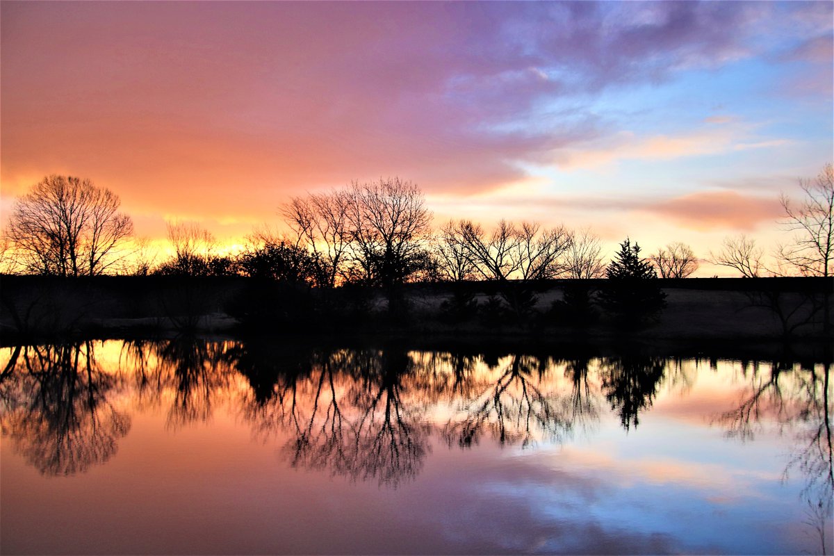 <a href="/KarliRitter/">Karli Ritter</a> <a href="/ThePhotoHour/">#ThePhotoHour</a> <a href="/StormHour/">#StormHour</a> in awe this morning . . Leavenworth County, Kansas ~