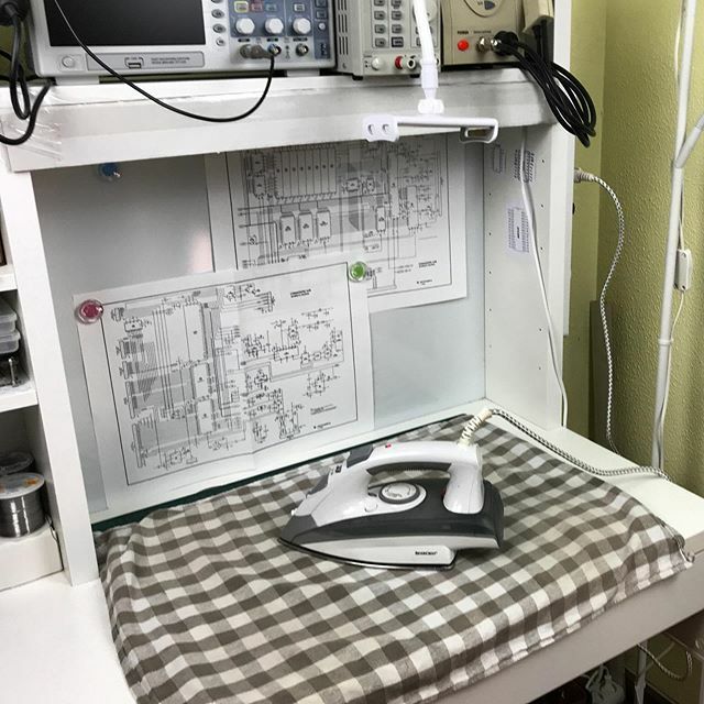 NoelsRetroLab's tweet photo. Sometimes the right tool for the job is... an iron! I have to admit it's the first time I use one in the retrolab. What am I doing? Stay tuned for this week's video on Thursday 😃
#computerrestorations #workbench #workspace #iron #whatsgoingon #restoration https://t.co/BxggQSZlvM https://t.co/GcUaxiCXV7