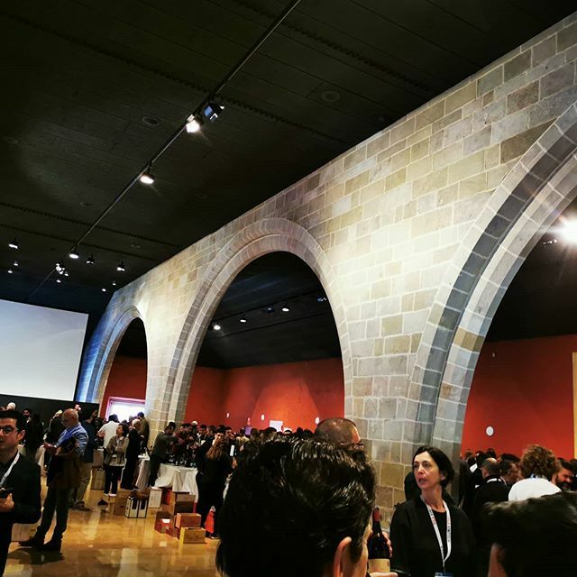 LaServiTeca's tweet photo. 🍷🍷La música del vi 🎼🎼
A la Llotja de Mar, coses de la feina que molan molt!
#somteca #tecabona #vilaviniteca #vi https://t.co/GlhfSLvZVm https://t.co/T2PxSVpnFv