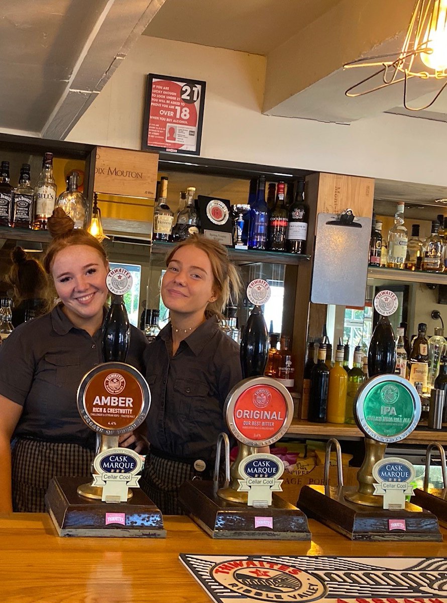 No sign of the Monday blues here at The Bull's Head today! Aimee and Milly are here and ready to greet you with a smile and some warm hospitality. 😄 🍻