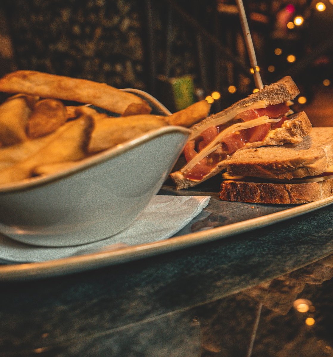 sanctuarybarsca's tweet photo. Choose any sandwich or wrap and selected drink for only £6.95 - available everyday between 12PM &amp; 3PM!😎

Get your table booked in by calling us on 01723 367930 or book online via our website https://t.co/S6lcjjti9B!

#SanctuaryScarborough #ScarboroughFandD #Sanctuary #Bar https://t.co/UlVaUpWjVG