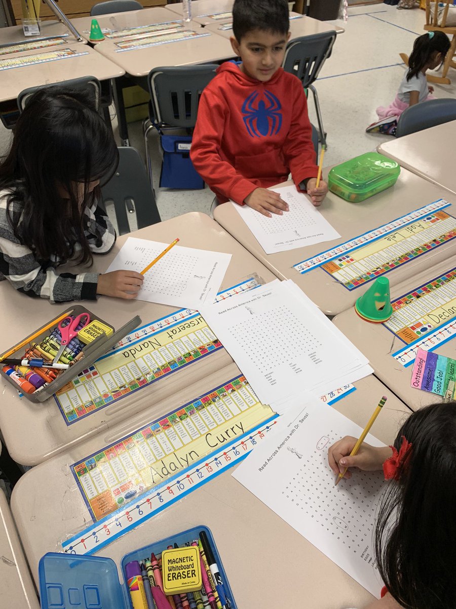 MsCurleysClass's tweet photo. Fun Dr. Seuss Centers ! @RLCPrincipal @RLC_Coyotes #RLC20 https://t.co/mUTatVV3Dt