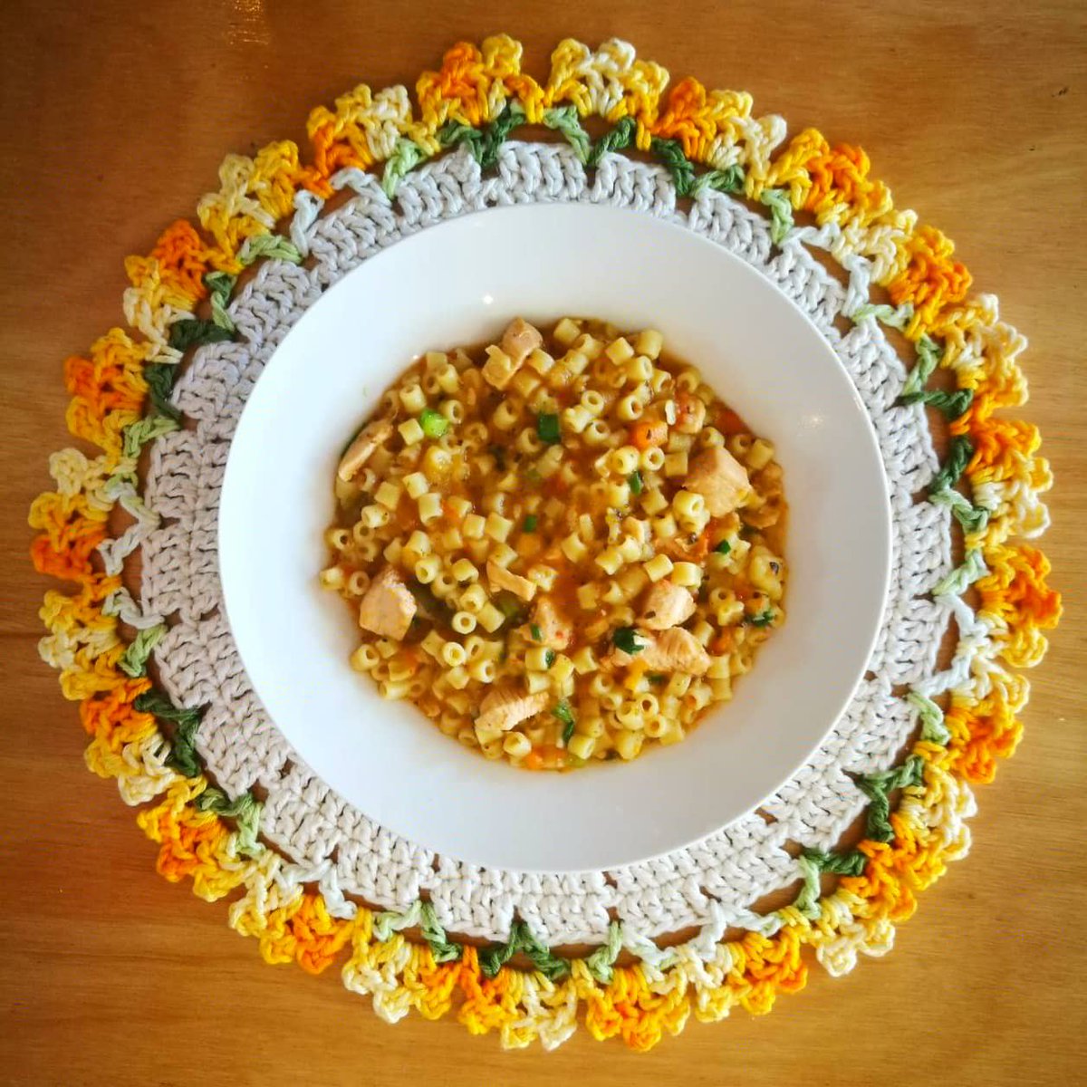 CopetinDeBarrio's tweet photo. Hoy #Lunes en Copetín les esperamos al mediodía con un rico almuerzo:

🔥 Picadito de carne con tortillas #16mil

🍲 Ipokue kumanda #16mil

🍛 Guiso de fideo cortadito con pollo #15mil

🍳 Minutas al plato

🥕 🍍 Jugos Naturales

#copetindebarrio #cde #almuerzos #minutas https://t.co/24usZgEOHP