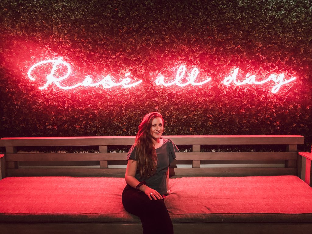 Rosé on a Monday, who’s WITH ME? 🍷✨😜    #rosé #wine #hamptonsocial #nashville #winelover #singer #songwriter #downtown