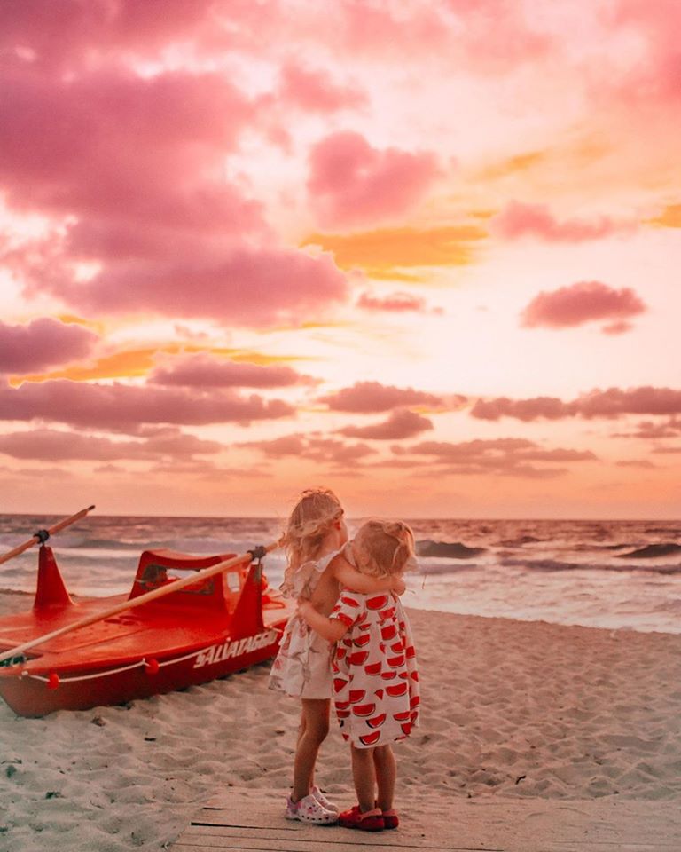 Girl's just want to have fun! 📷: @herewegoagain.blog