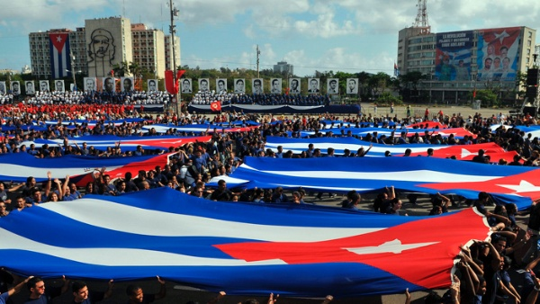 CubaMINREX's tweet photo. El #2DeMarzo de 1901, el Presidente de los EEUU aprobó la Enmienda Platt. "Aunque (...) #Cuba fue cedida por el poder colonial a EEUU, y el naciente imperio nos impusiera una enmienda constitucional, hoy constituye un pueblo libre que defiende con honor su independencia". Fidel https://t.co/rTKqno8AS2
