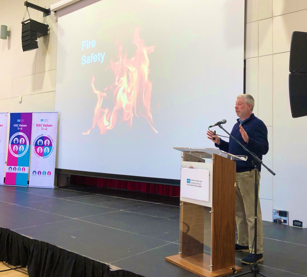 DevennyVivienne's tweet photo. Straight into a powerful session of Fire Safety from Gavin..Very important information, not only for work but for life #MarchforSafety #WelcomeToBelfastTrust #PatientCentredCare https://t.co/4Cbo88yJTv