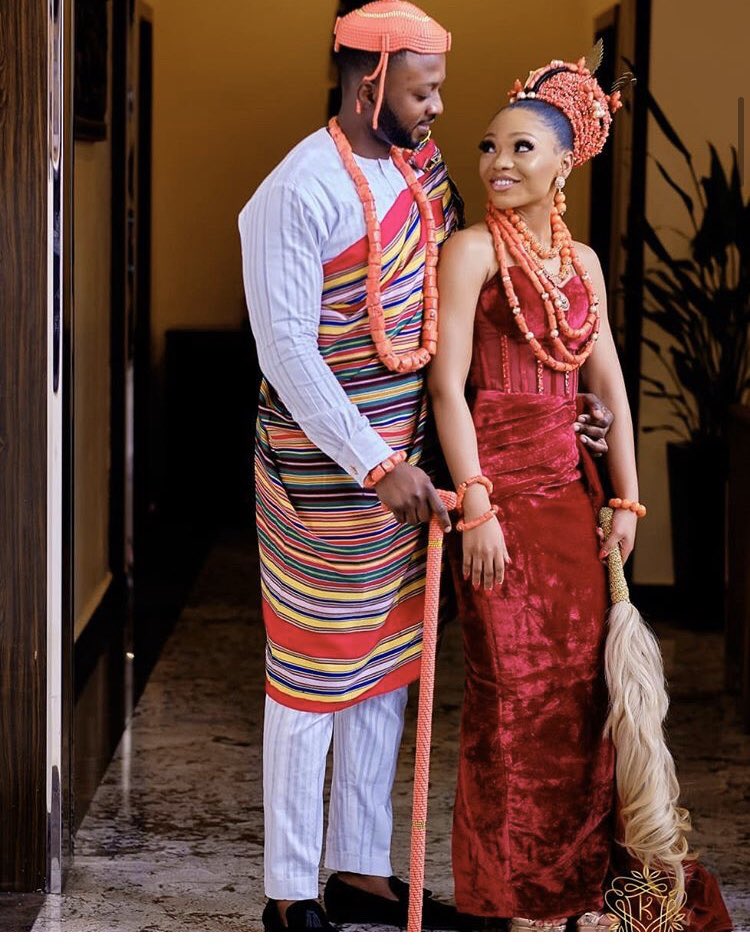 SugarWeddings's tweet photo. Same Couple, Different Outfits😍❤️ Which of their looks is your favorite?👇
Slide 1,2,3 or 4?👇
.
.
📸: @keziie
#LISH2020 https://t.co/VzAAc1uXvW