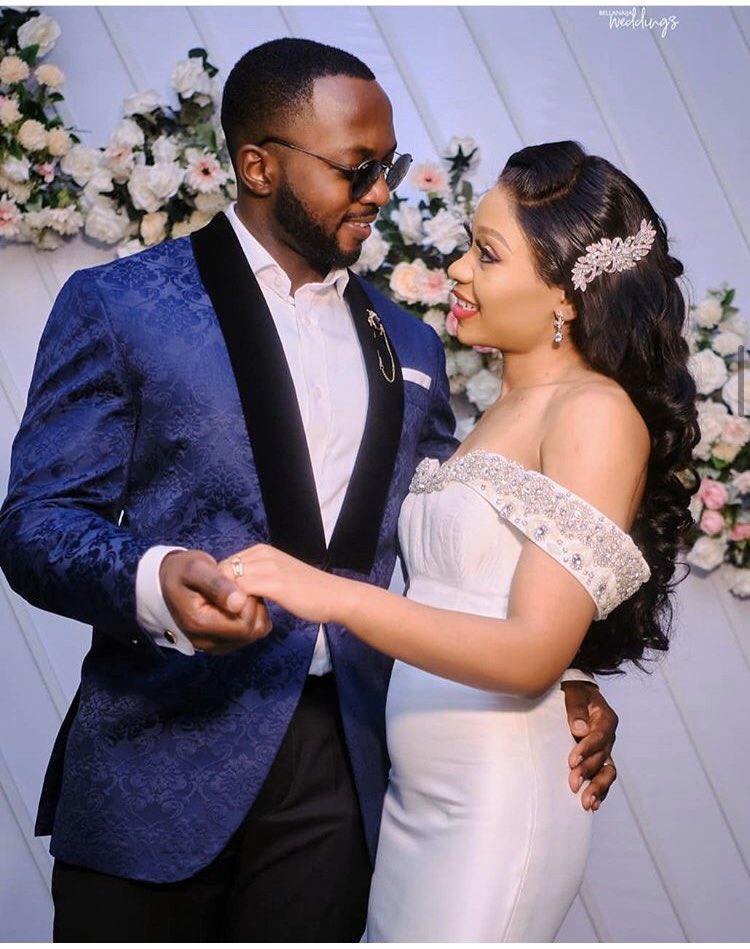 SugarWeddings's tweet photo. Same Couple, Different Outfits😍❤️ Which of their looks is your favorite?👇
Slide 1,2,3 or 4?👇
.
.
📸: @keziie
#LISH2020 https://t.co/VzAAc1uXvW